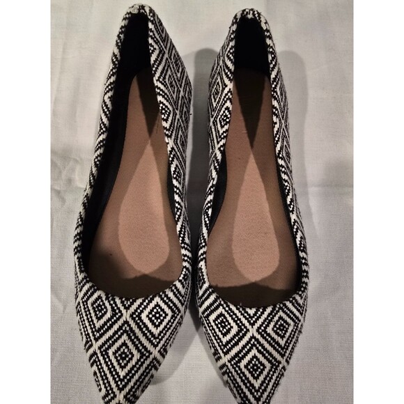 Loft Black & White Geometric Pointed Toe Flats Size 7.5 - Picture 2 of 9